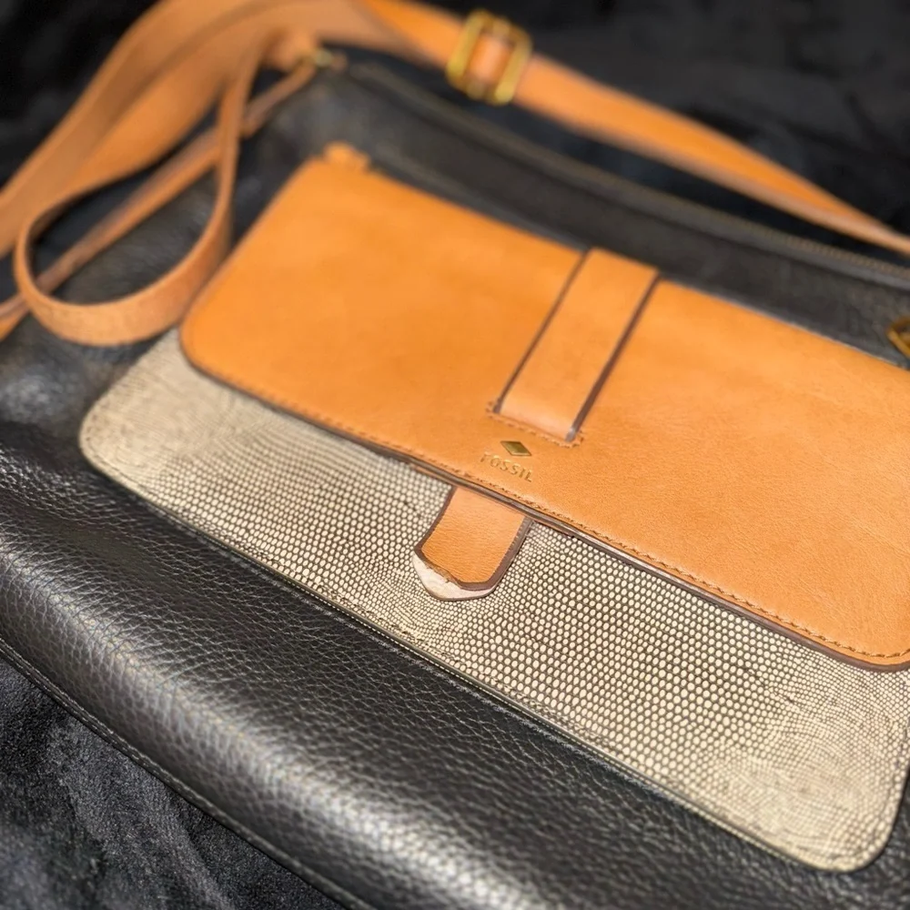 Fossil Black and Tan Crossbody Bag with Structured Elegance
